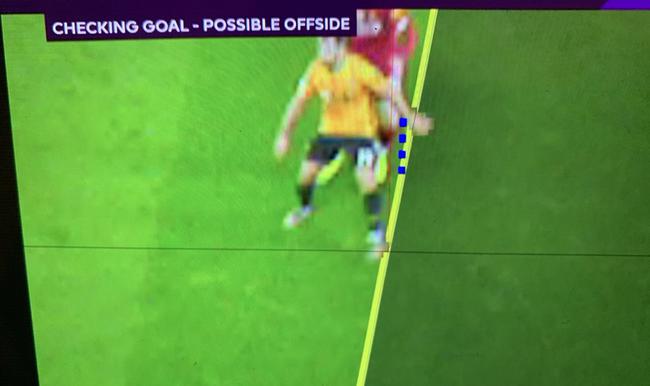  曼联绝杀球争议，VAR判罚引发热议  