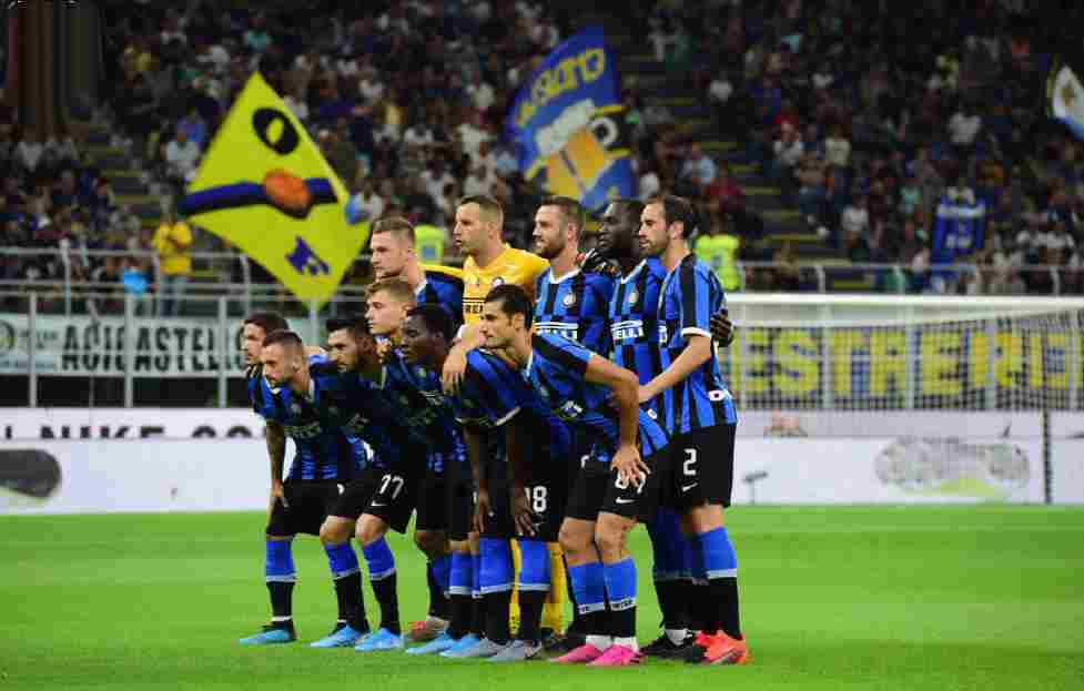  意甲焦点战AC米兰主场力克国际米兰迎连胜